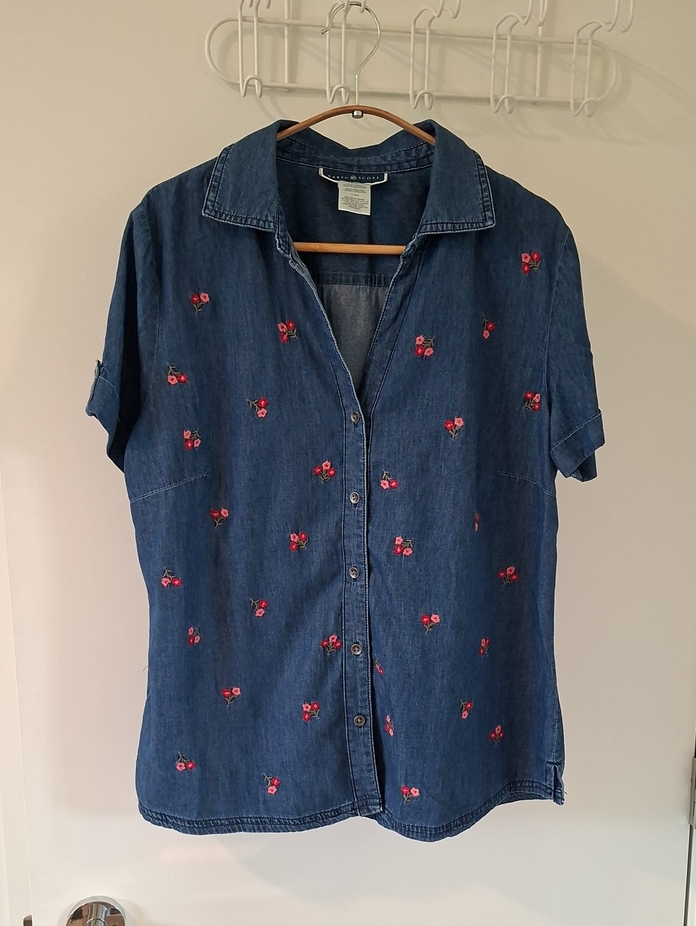 Floral Embroidered 100% Cotton Blue Denim Button-up Short-sleeve Shirt (Size M)